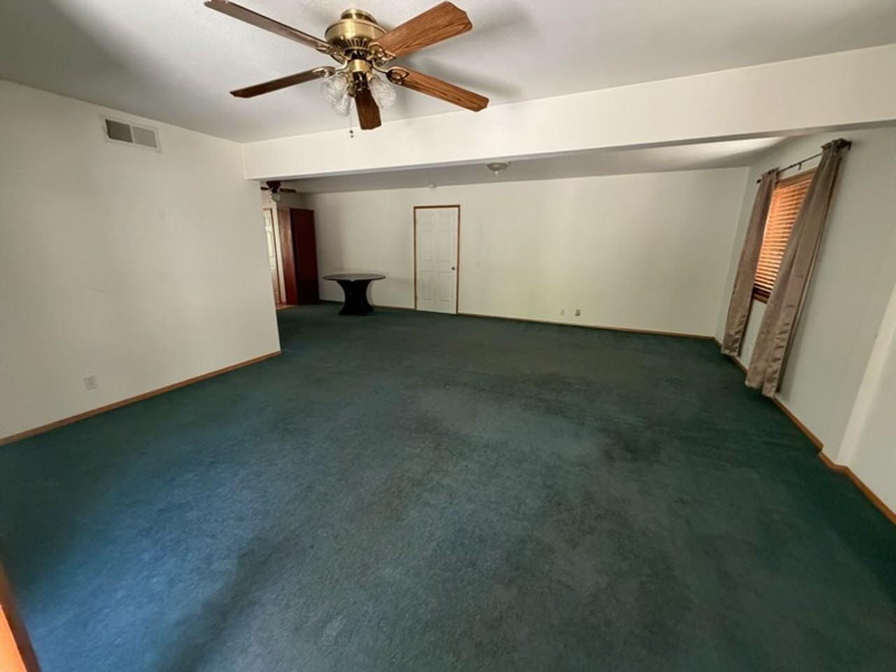 1428 Zermatt Dr - Photo 2 of 16