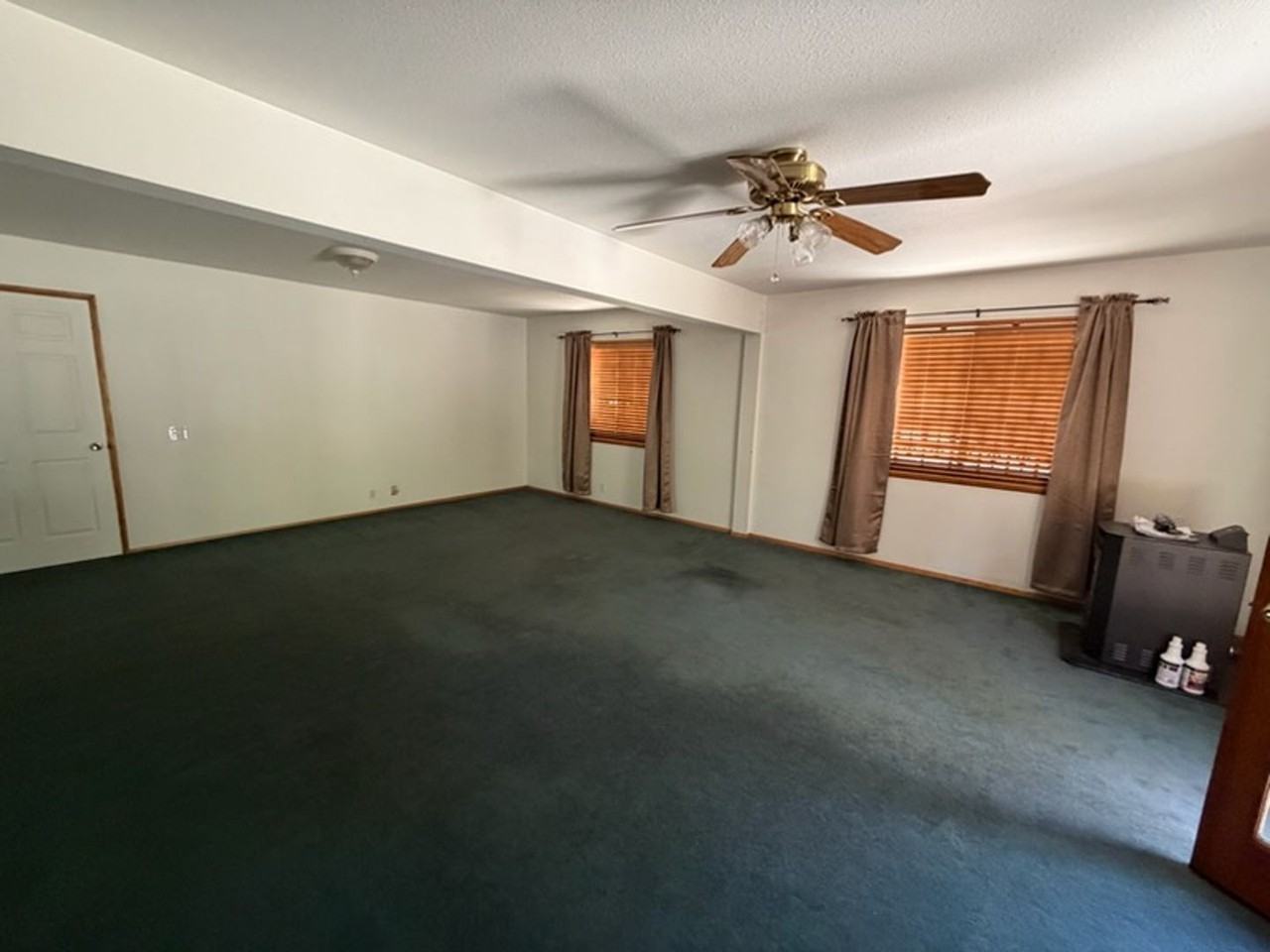 1428 Zermatt Dr - Photo 3 of 16