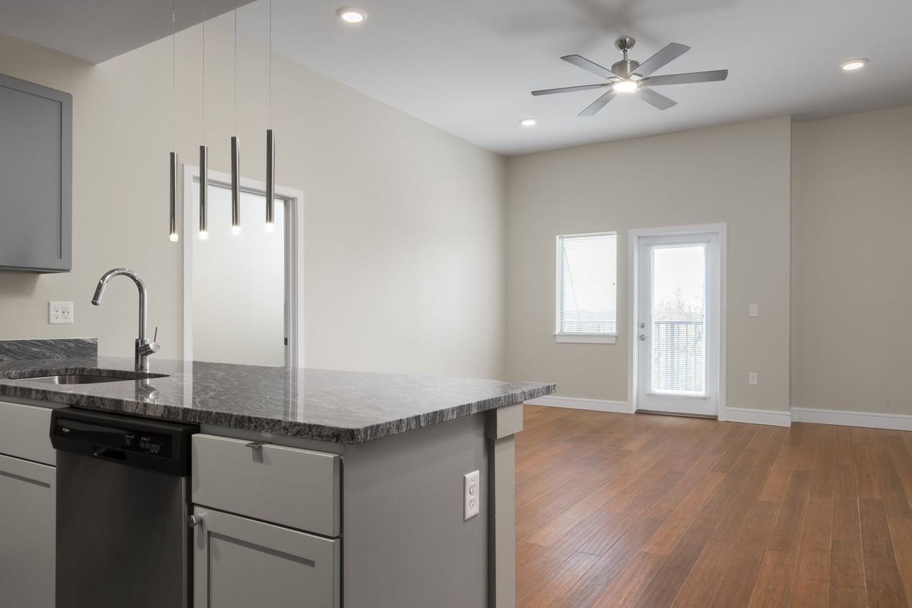 Gateway Lofts - Photo 5 of 37