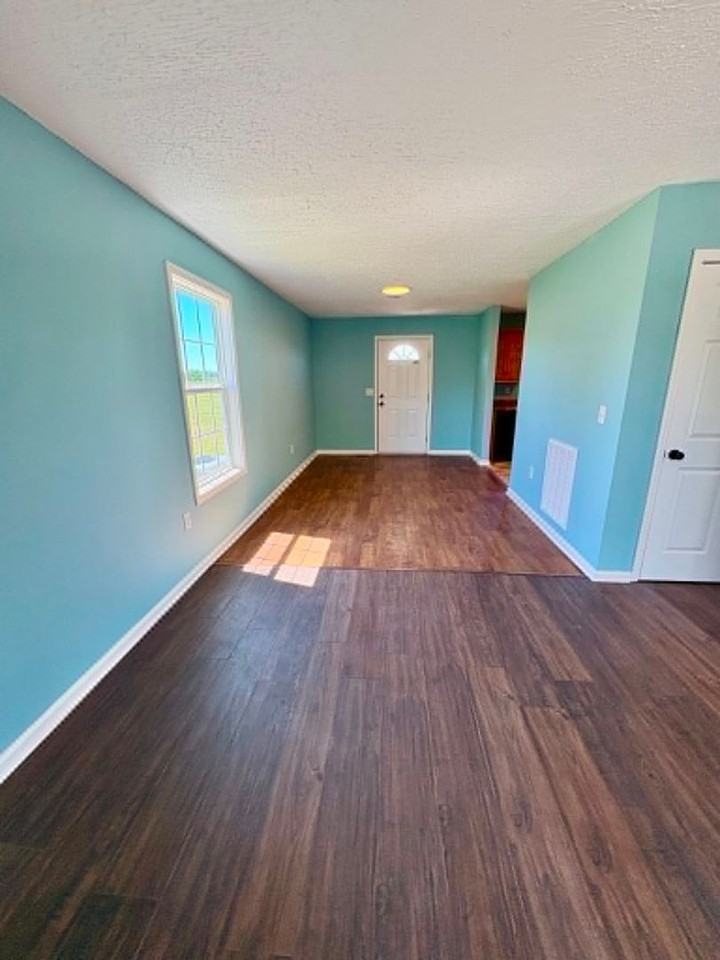299 J Hunt Rd - Photo 3 of 12