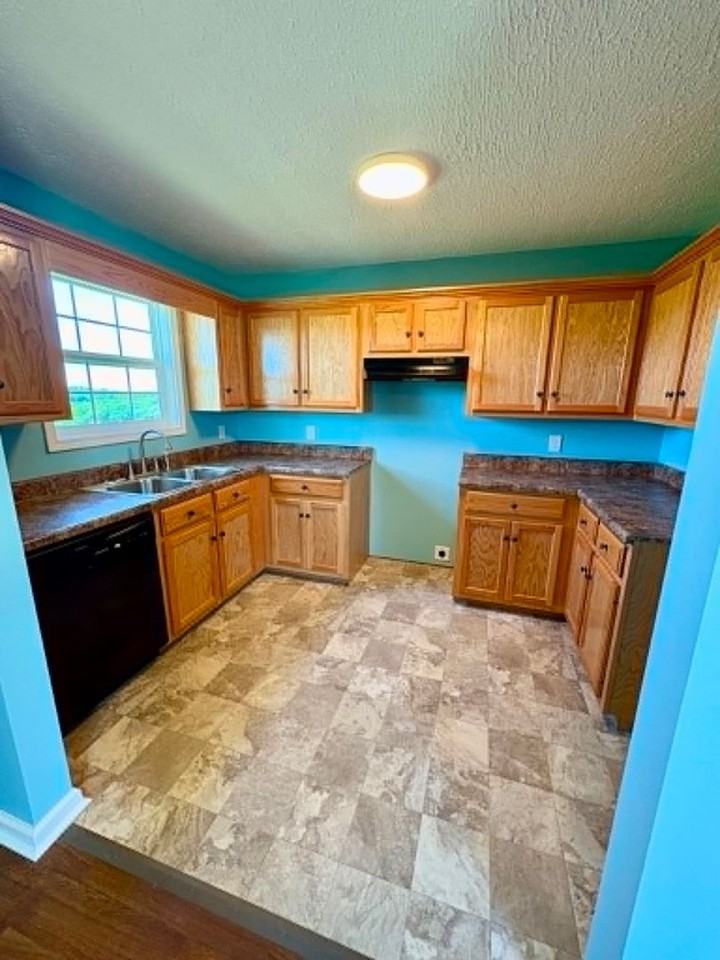 299 J Hunt Rd - Photo 4 of 12