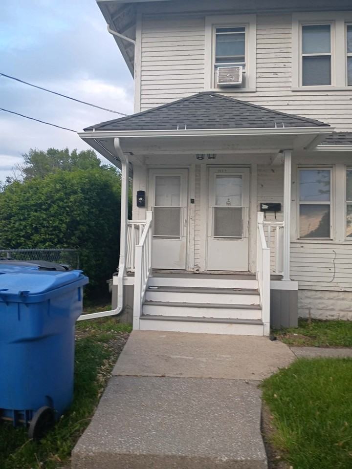 1537 Carlyle-Low - Photo 2 of 13