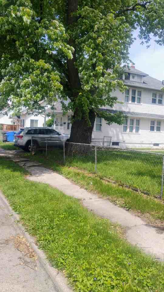 1537 Carlyle-Low - Photo 3 of 13