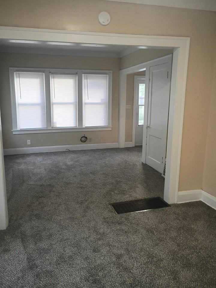 1537 Carlyle-Low - Photo 5 of 13