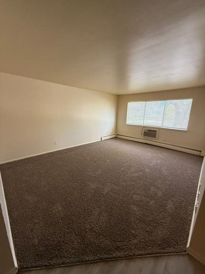 5414 58th Ave - Photo 4 of 11
