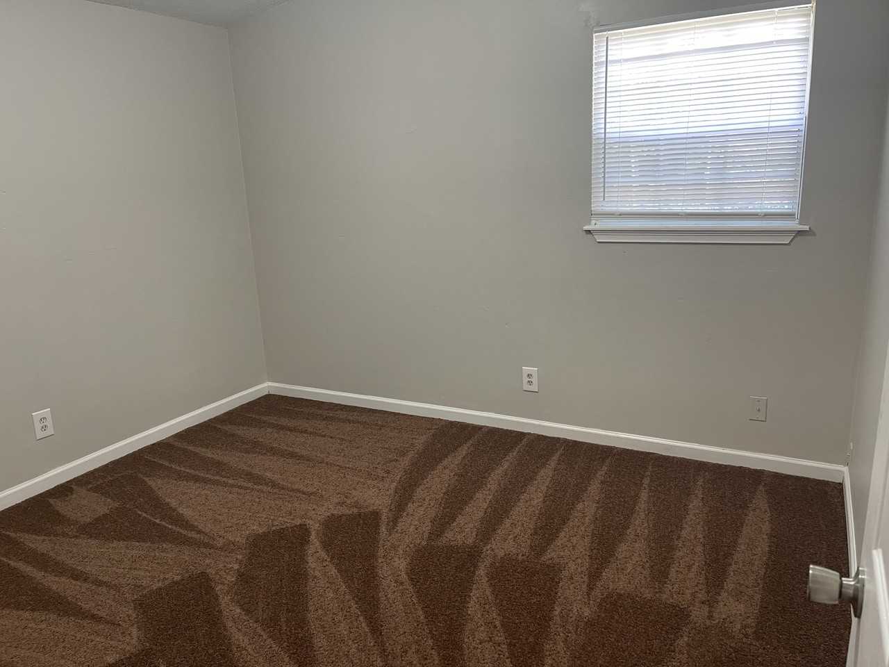 4633 Shelby Ave #1 - Photo 4 of 11