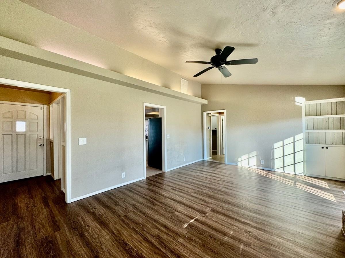 2200 W Rockypoint Dr #1 - Photo 4 of 24