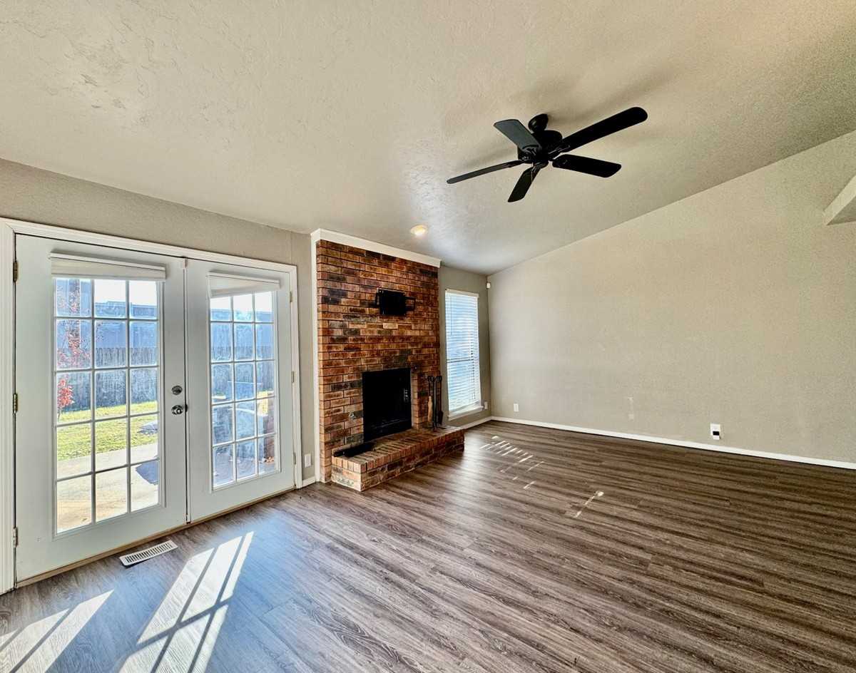 2200 W Rockypoint Dr #1 - Photo 5 of 24
