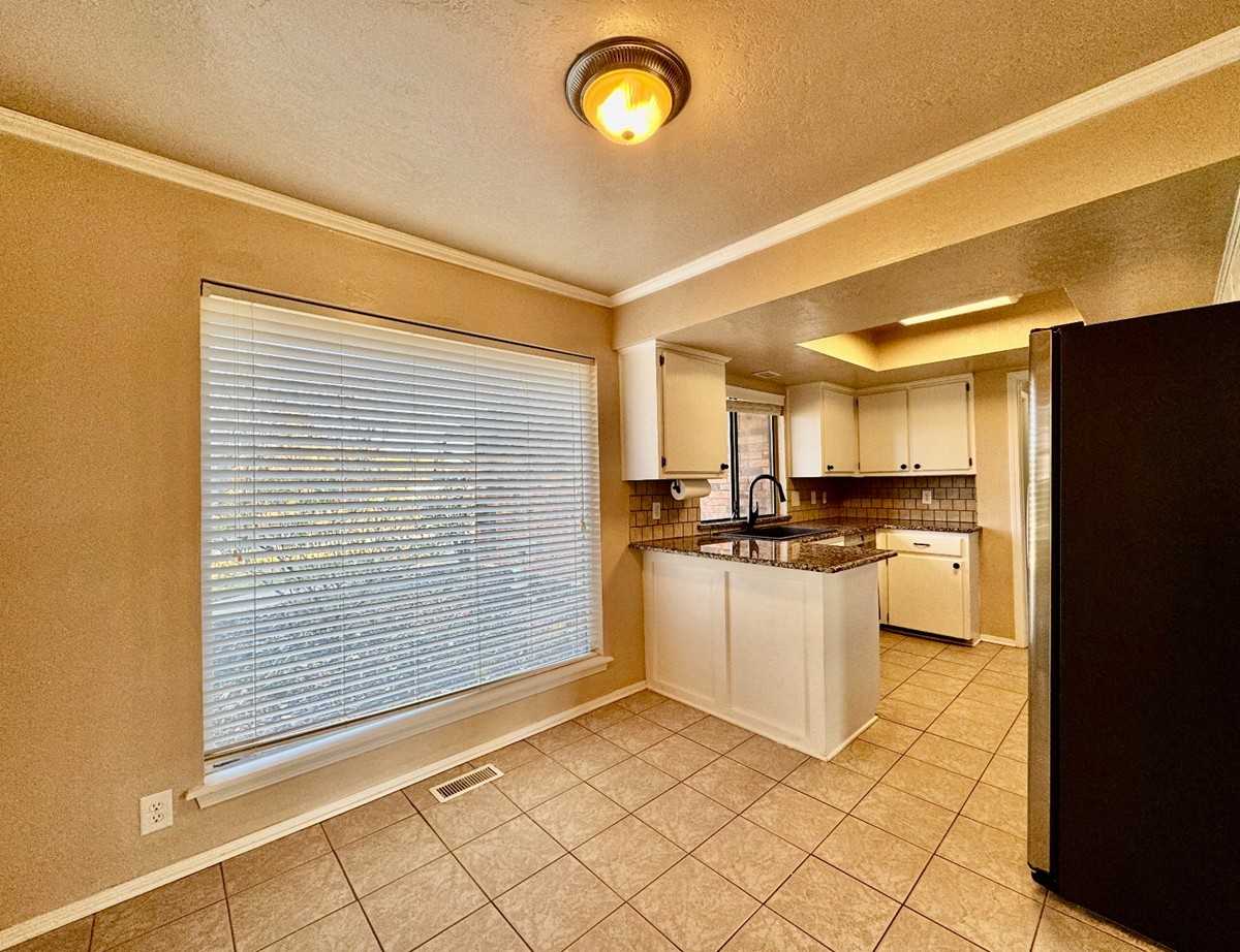 2200 W Rockypoint Dr #1 - Photo 7 of 24