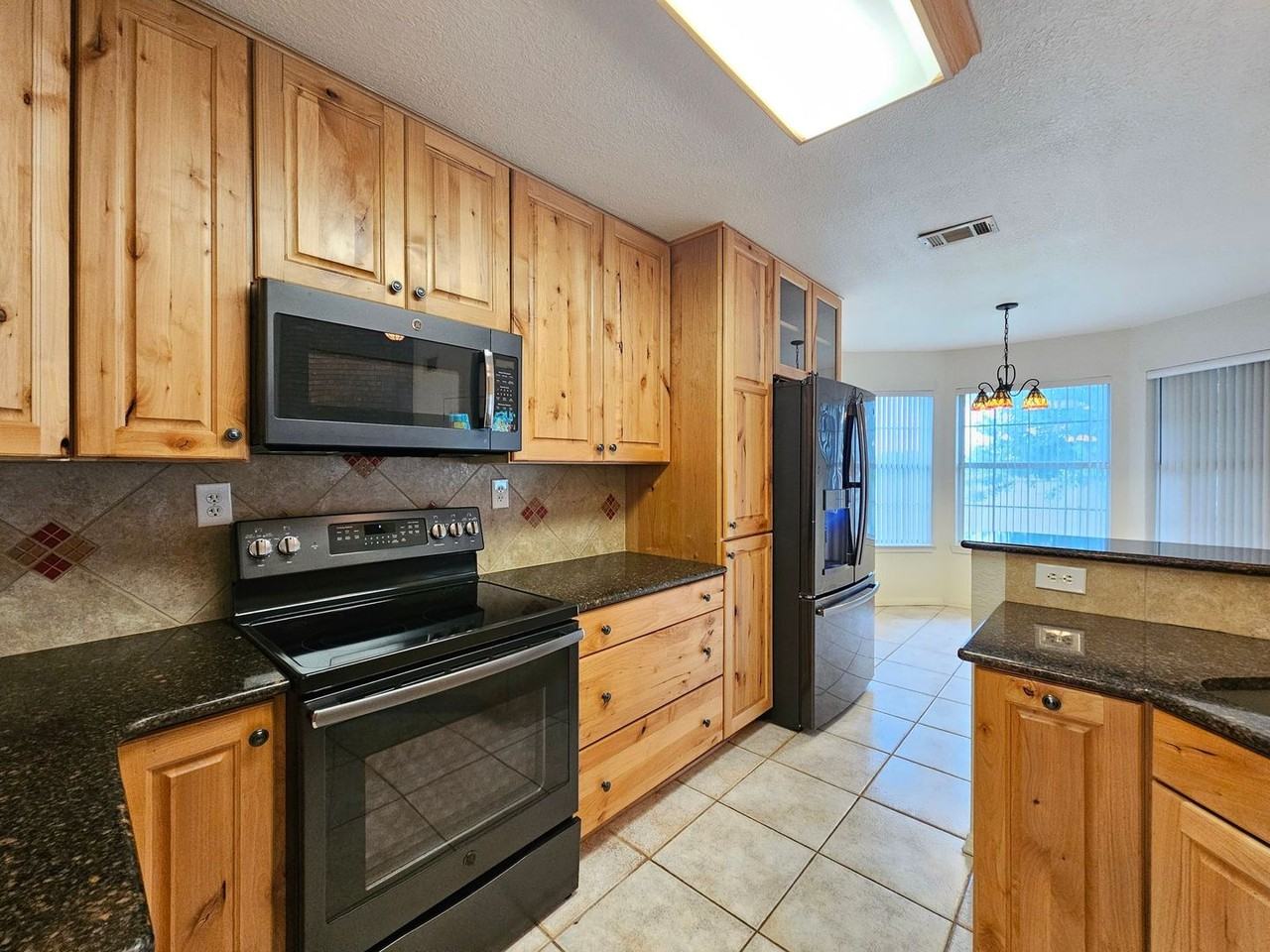 4300 Barrington Trl - Photo 6 of 32