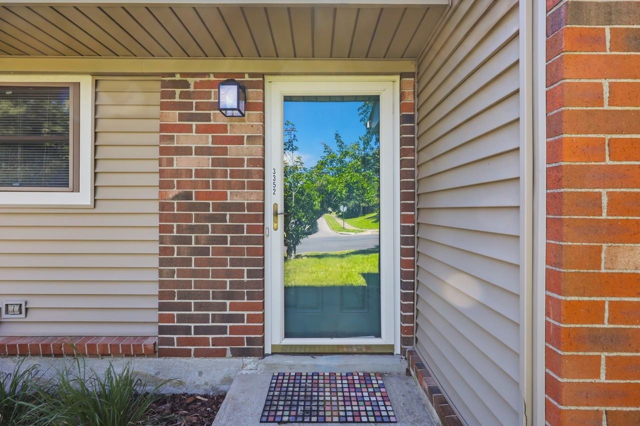 3352 Featherston Dr #1 - Photo 2 of 27
