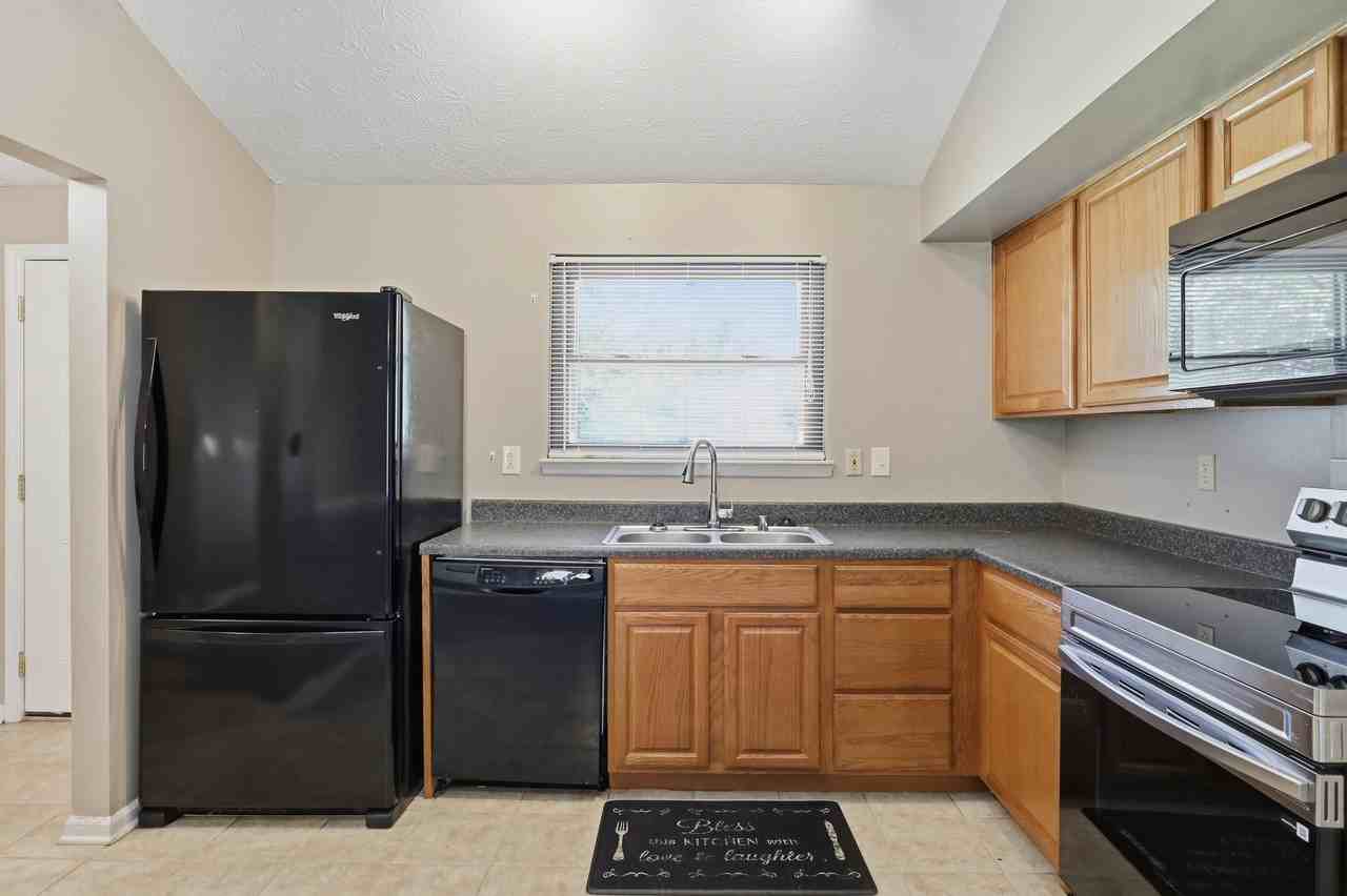 3352 Featherston Dr #1 - Photo 6 of 27