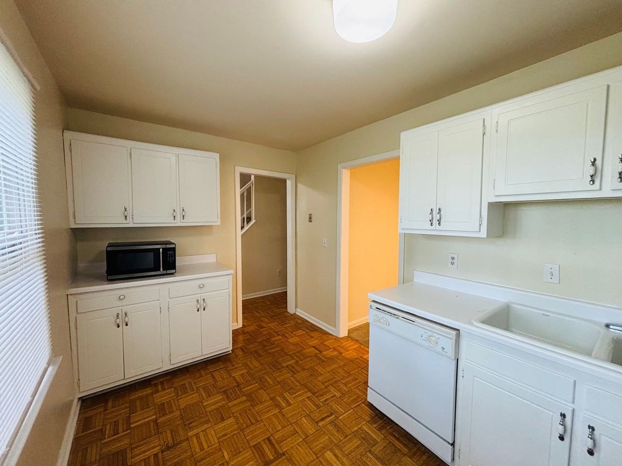100 Yorkshire Ct - Photo 5 of 24