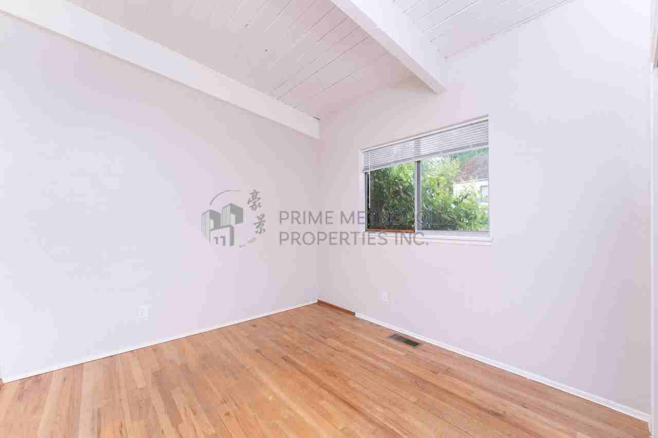 28 21st Pl #1 - Photo 3 of 23
