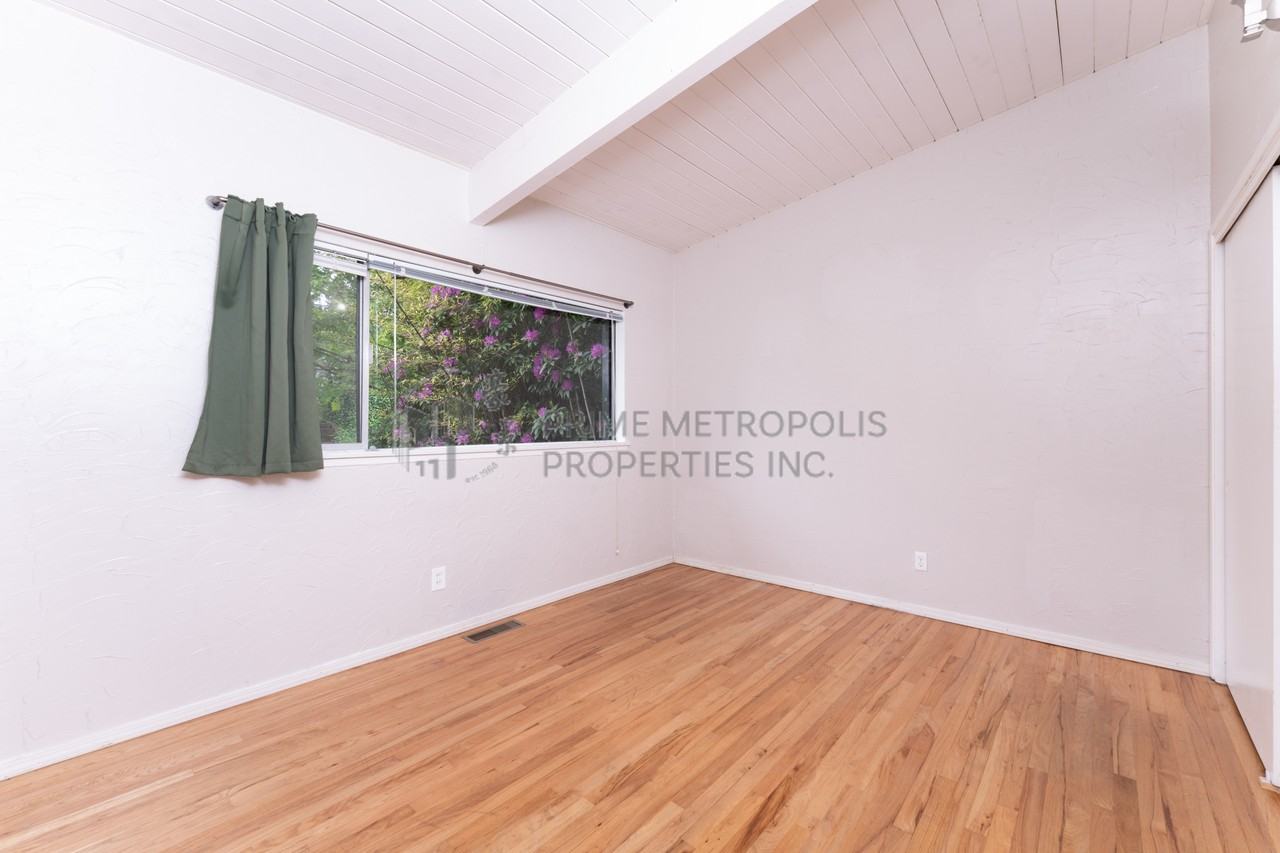 28 21st Pl #1 - Photo 5 of 23