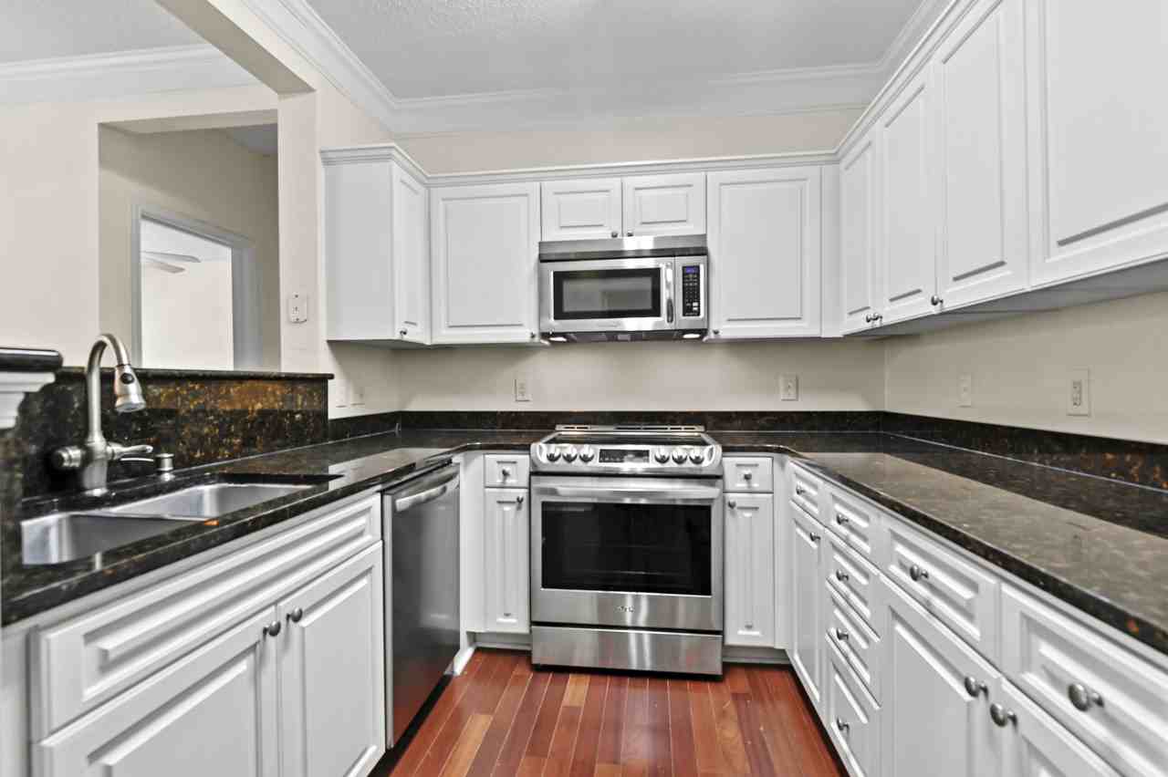 1222 Rosewood Ln #1 - Photo 6 of 33