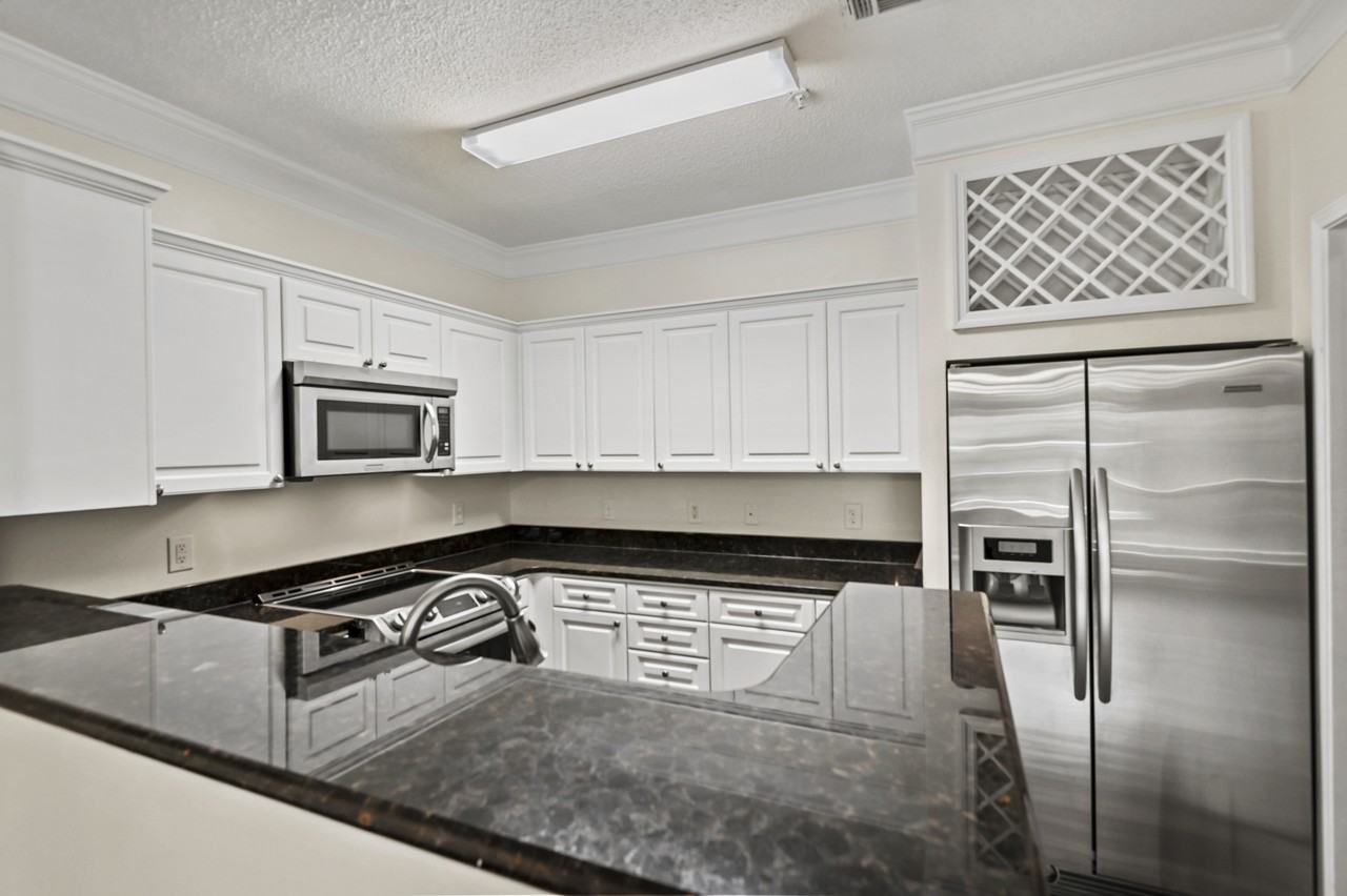 1222 Rosewood Ln #1 - Photo 7 of 33