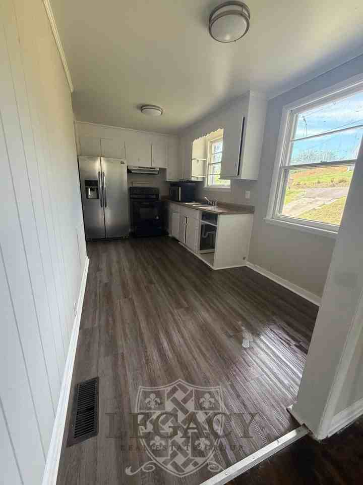 2229 Maplecrest Dr #1 - Photo 2 of 7