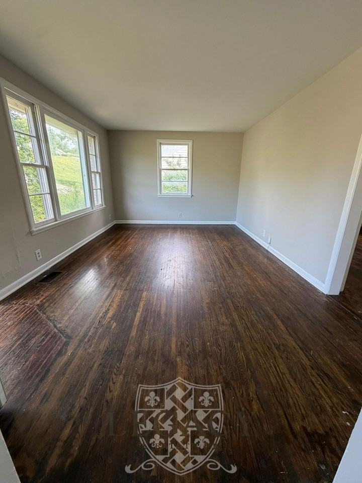 2229 Maplecrest Dr #1 - Photo 3 of 7