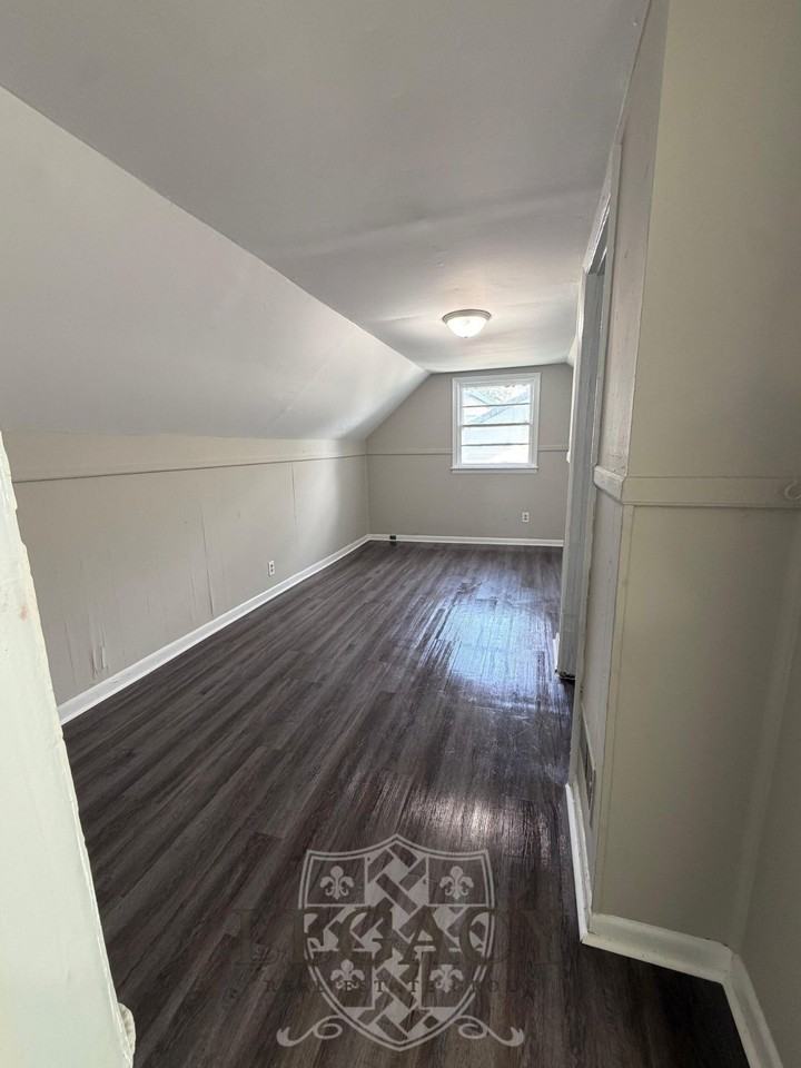 2229 Maplecrest Dr #1 - Photo 6 of 7