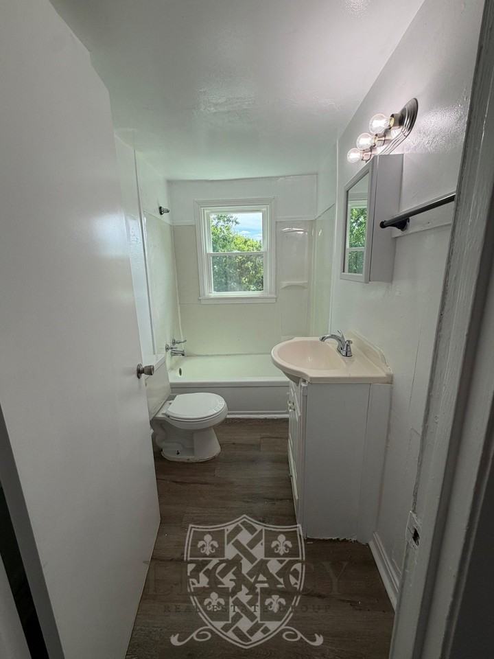 2229 Maplecrest Dr #1 - Photo 7 of 7