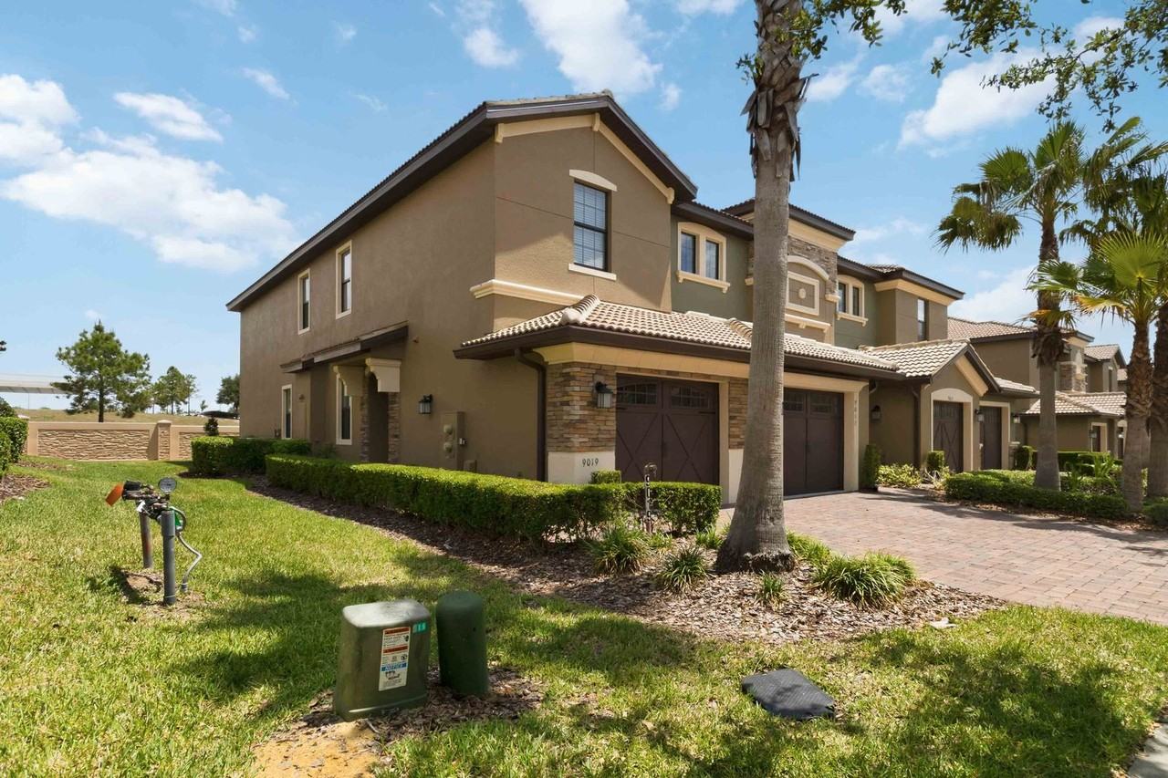9019 Azalea Sands Ln - Photo 2 of 32