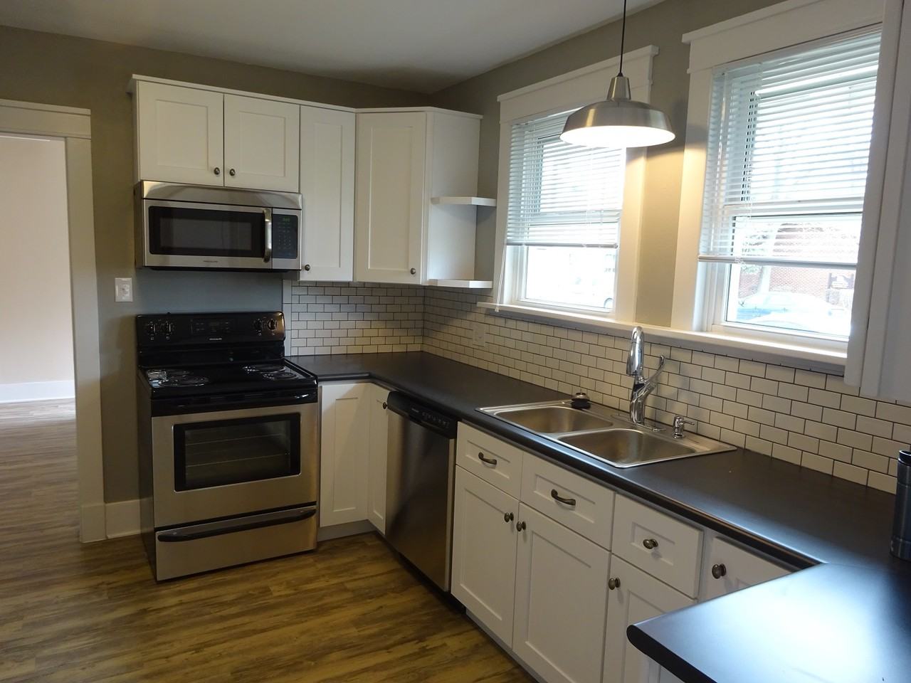 4302 Benton St - Photo 4 of 10