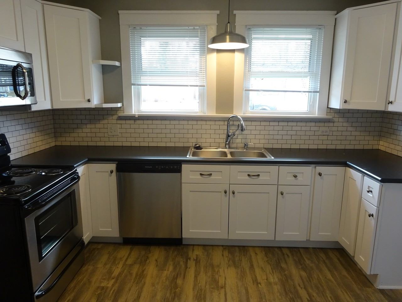 4302 Benton St - Photo 5 of 10
