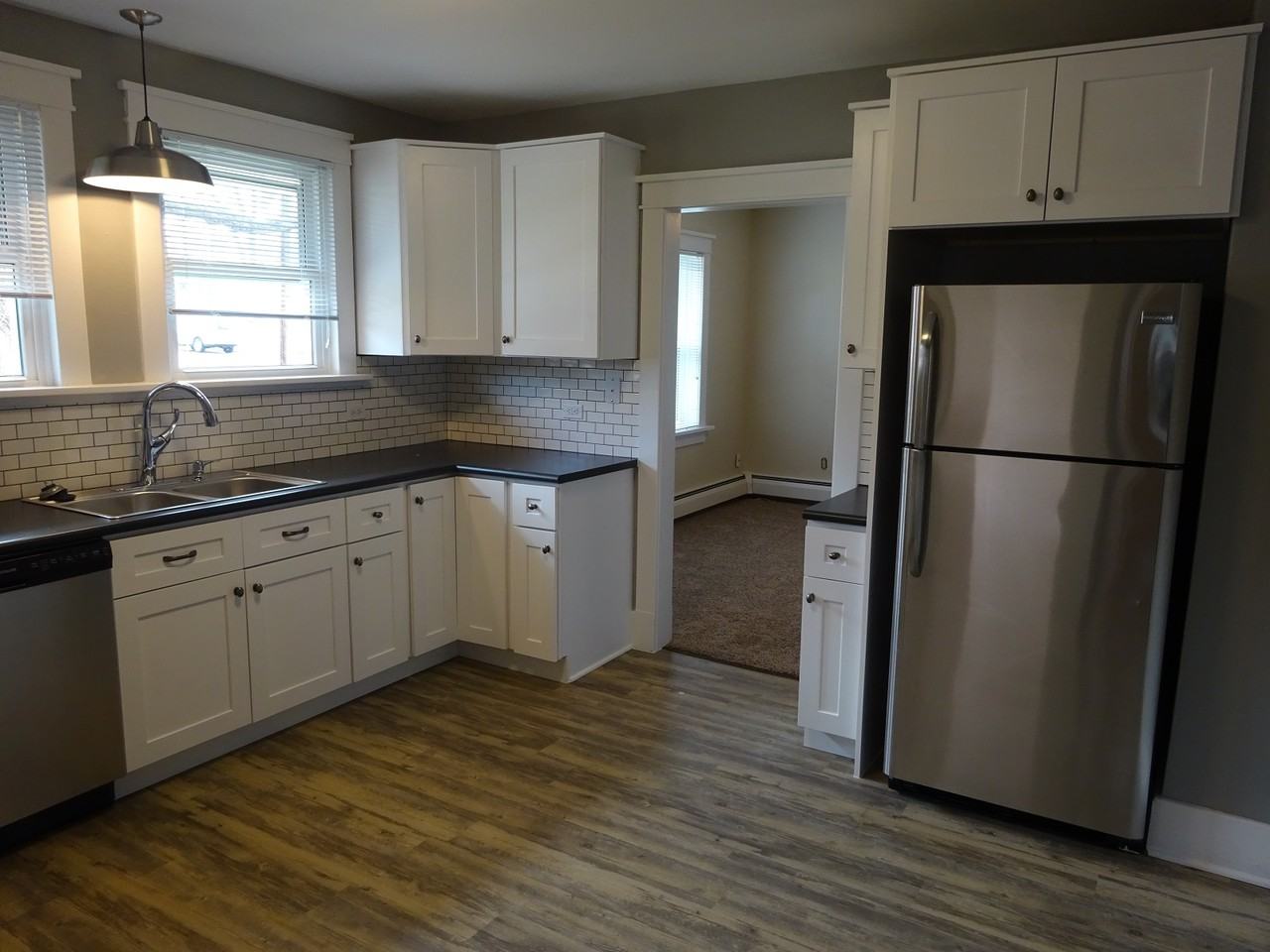 4302 Benton St - Photo 6 of 10