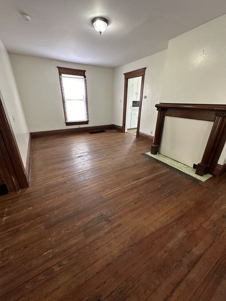 71 W Locust St #1 - Photo 4 of 11
