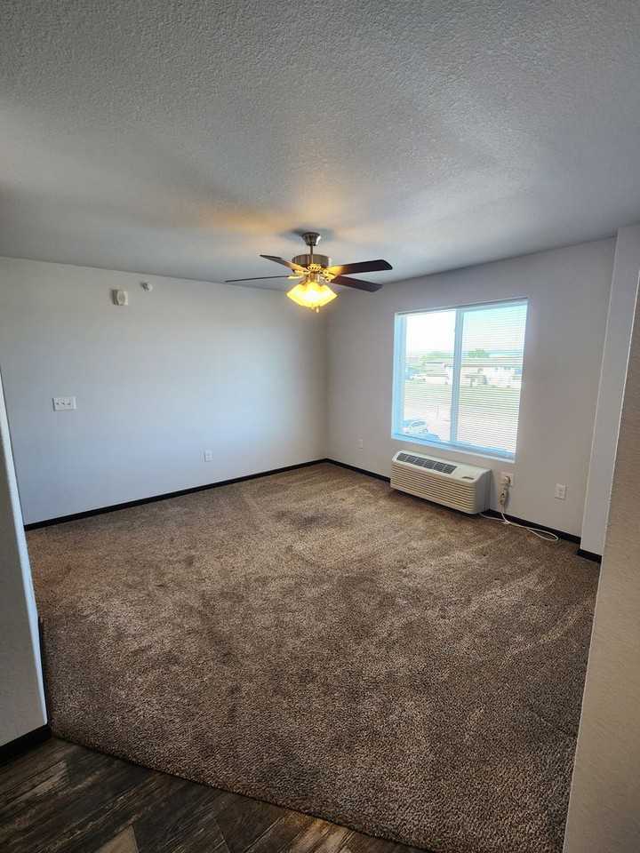 857 Tower Rd - Photo 4 of 38