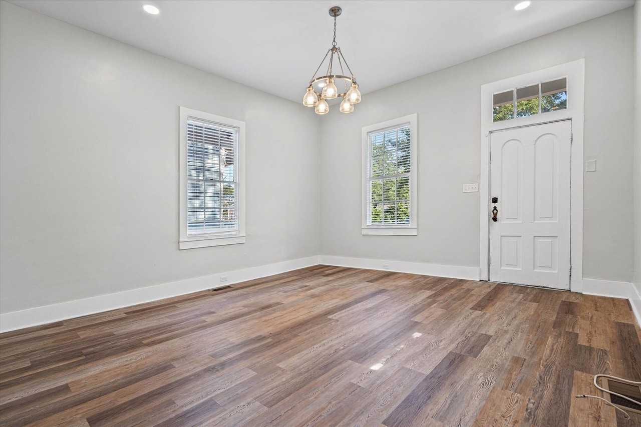 957 Savannah St - Photo 2 of 21