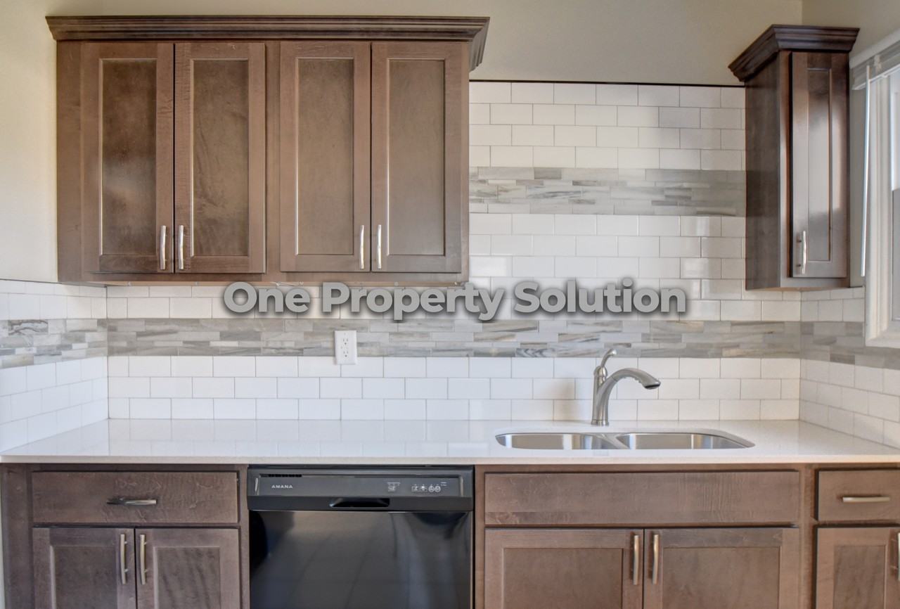 3315 163rd St #1 - Photo 5 of 19