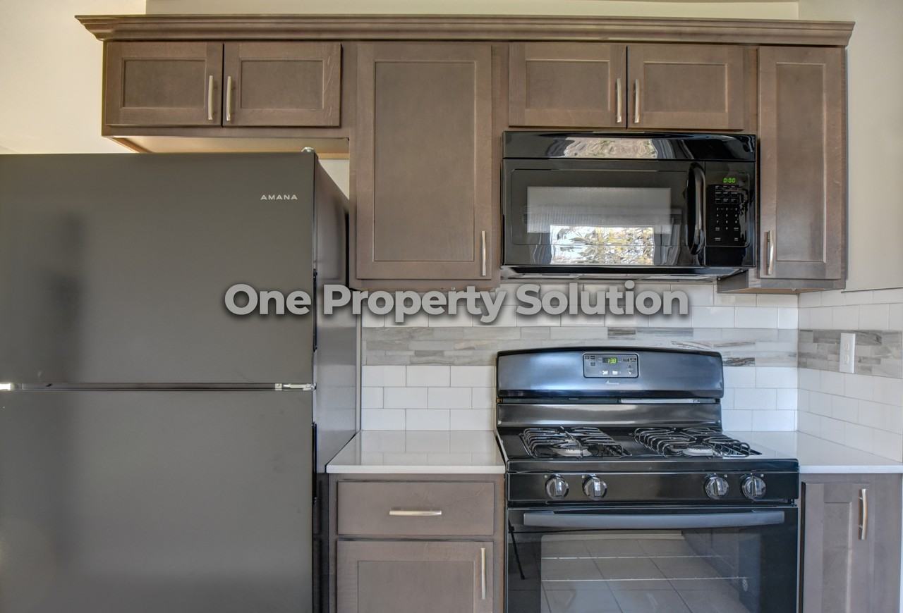 3315 163rd St #1 - Photo 6 of 19