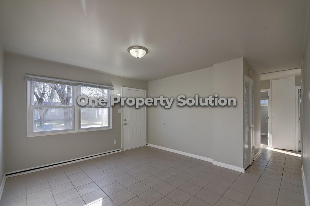 3315 163rd St #1 - Photo 7 of 19