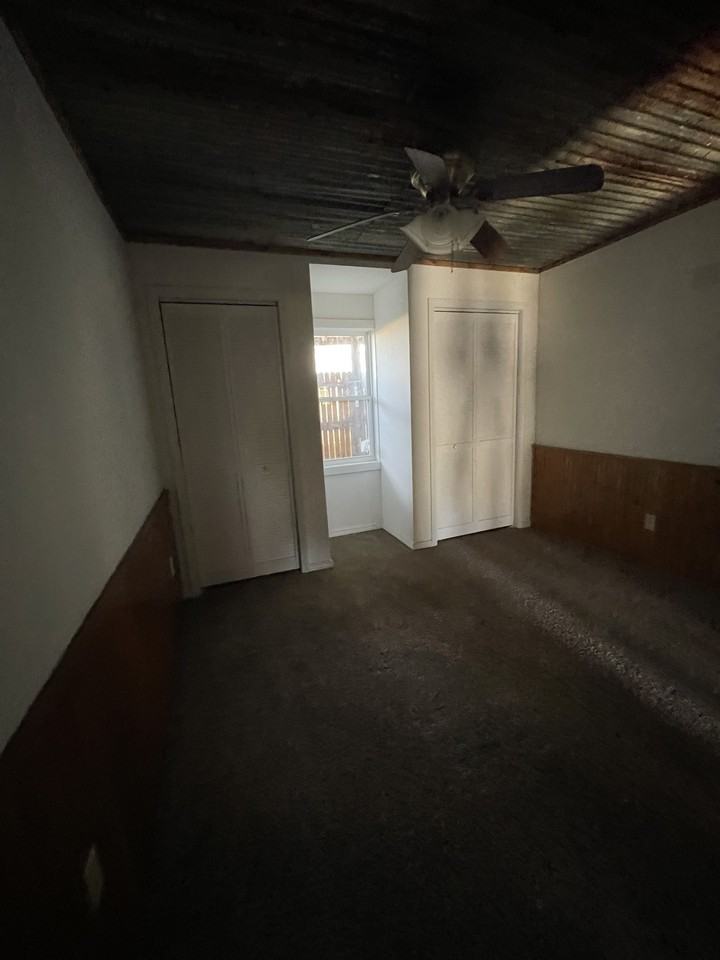 401 E Krebs Ave #1 - Photo 3 of 9