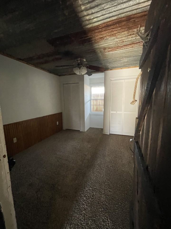401 E Krebs Ave #1 - Photo 5 of 9
