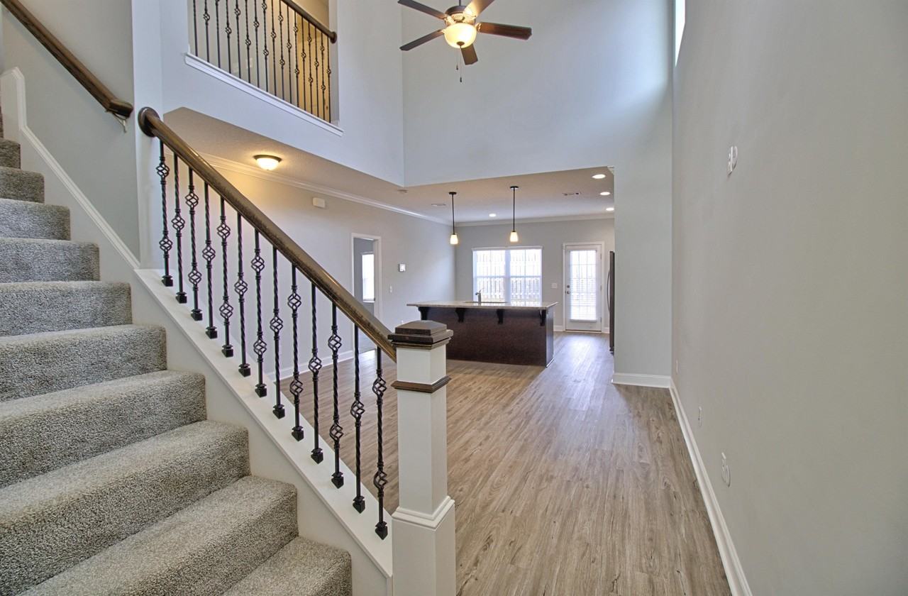 546 Fairview Cir #1 - Photo 4 of 33