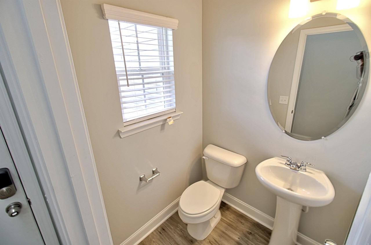 546 Fairview Cir #1 - Photo 5 of 33