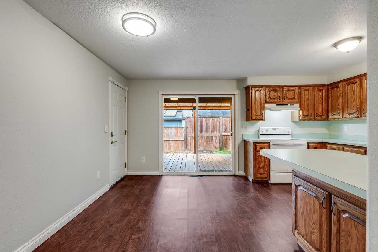8645 Se Spencer Dr - Photo 3 of 12