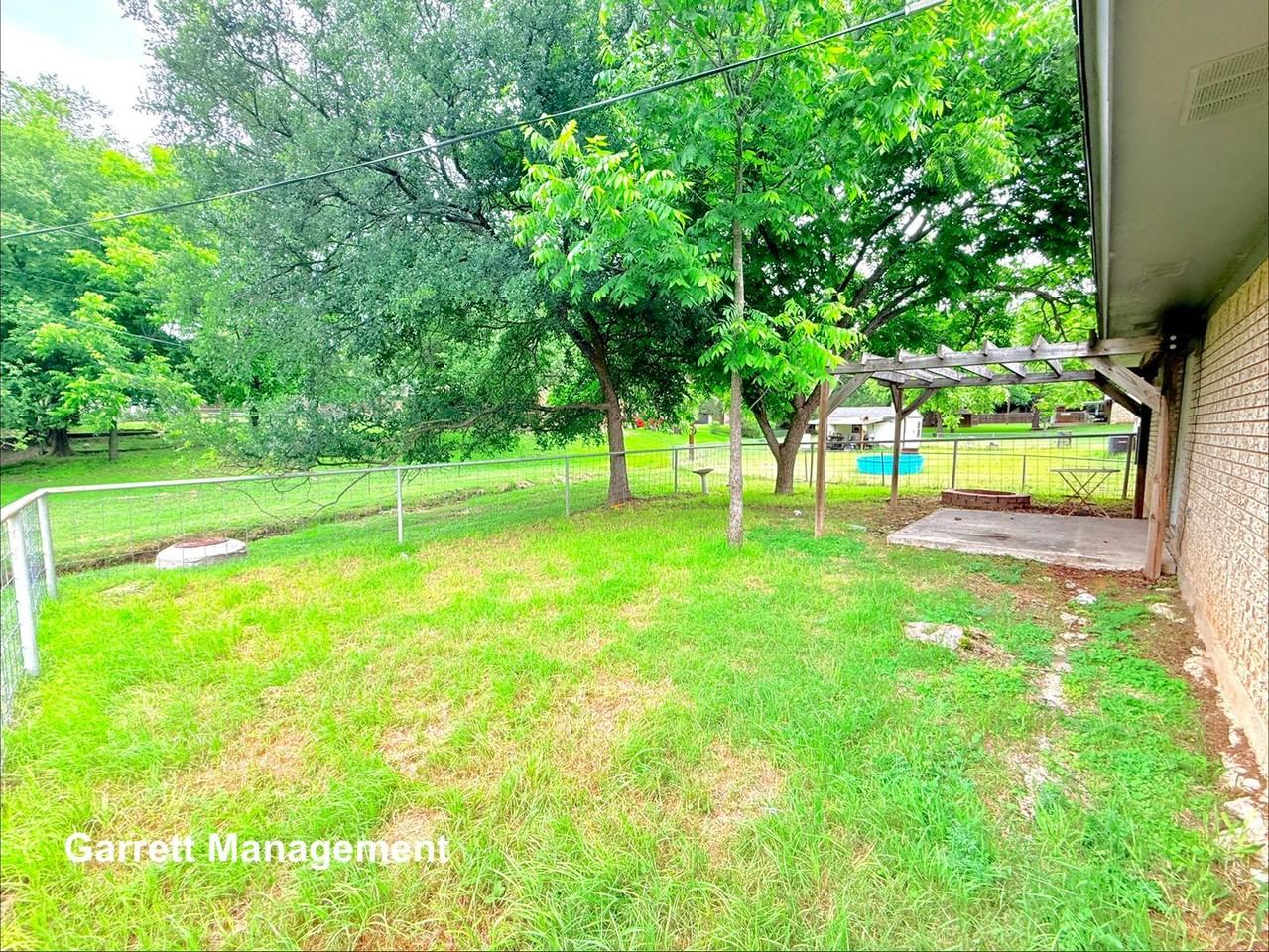 106 N Fairview St - Photo 2 of 20