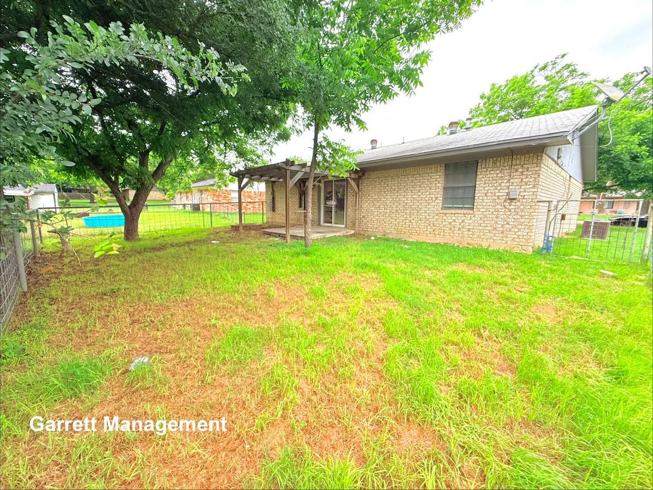 106 N Fairview St - Photo 3 of 20