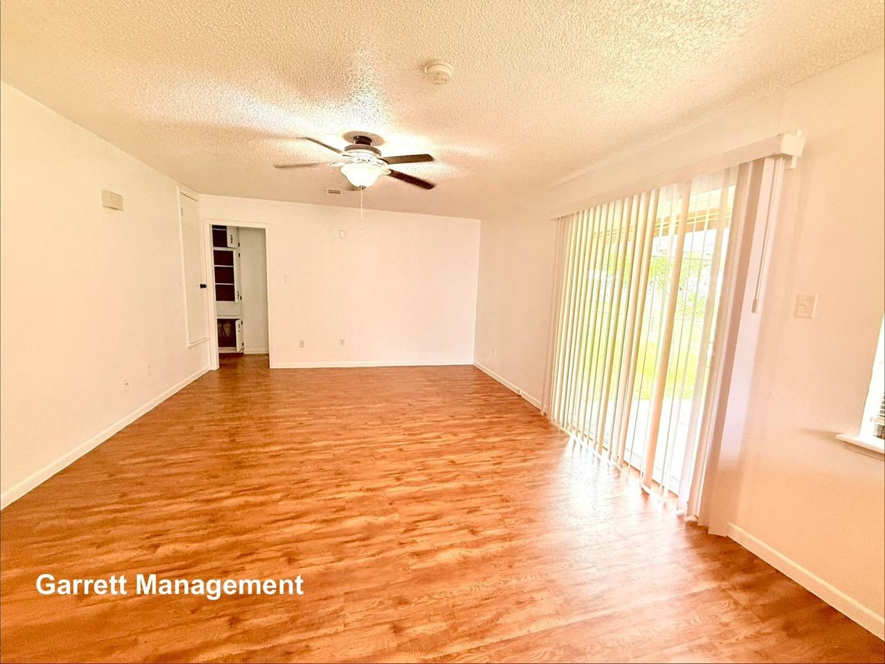 106 N Fairview St - Photo 4 of 20