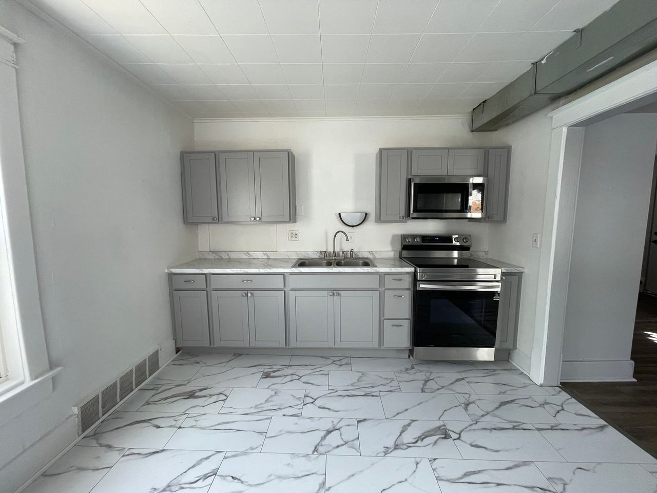 607 Grant St - Photo 5 of 28