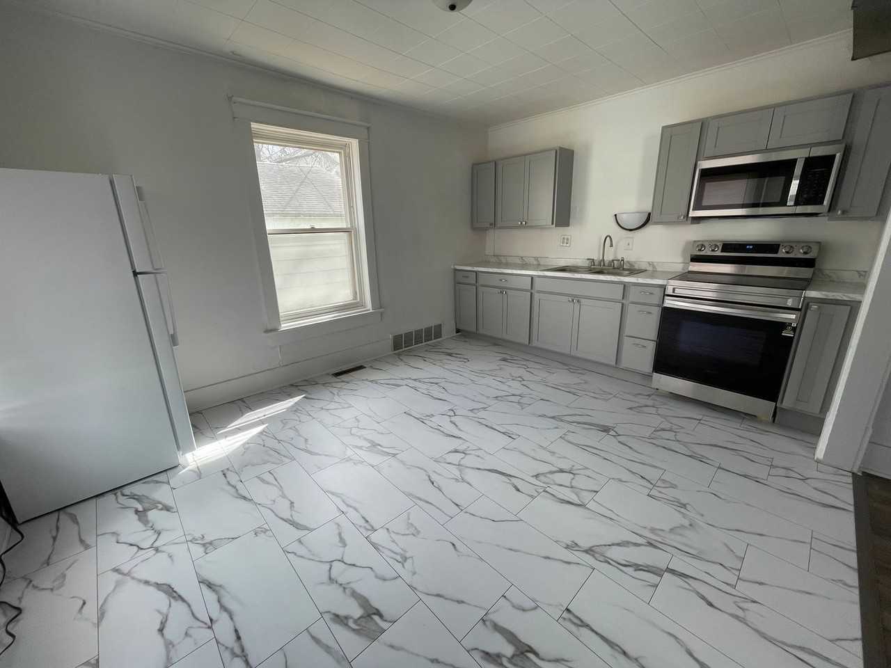 607 Grant St - Photo 6 of 28