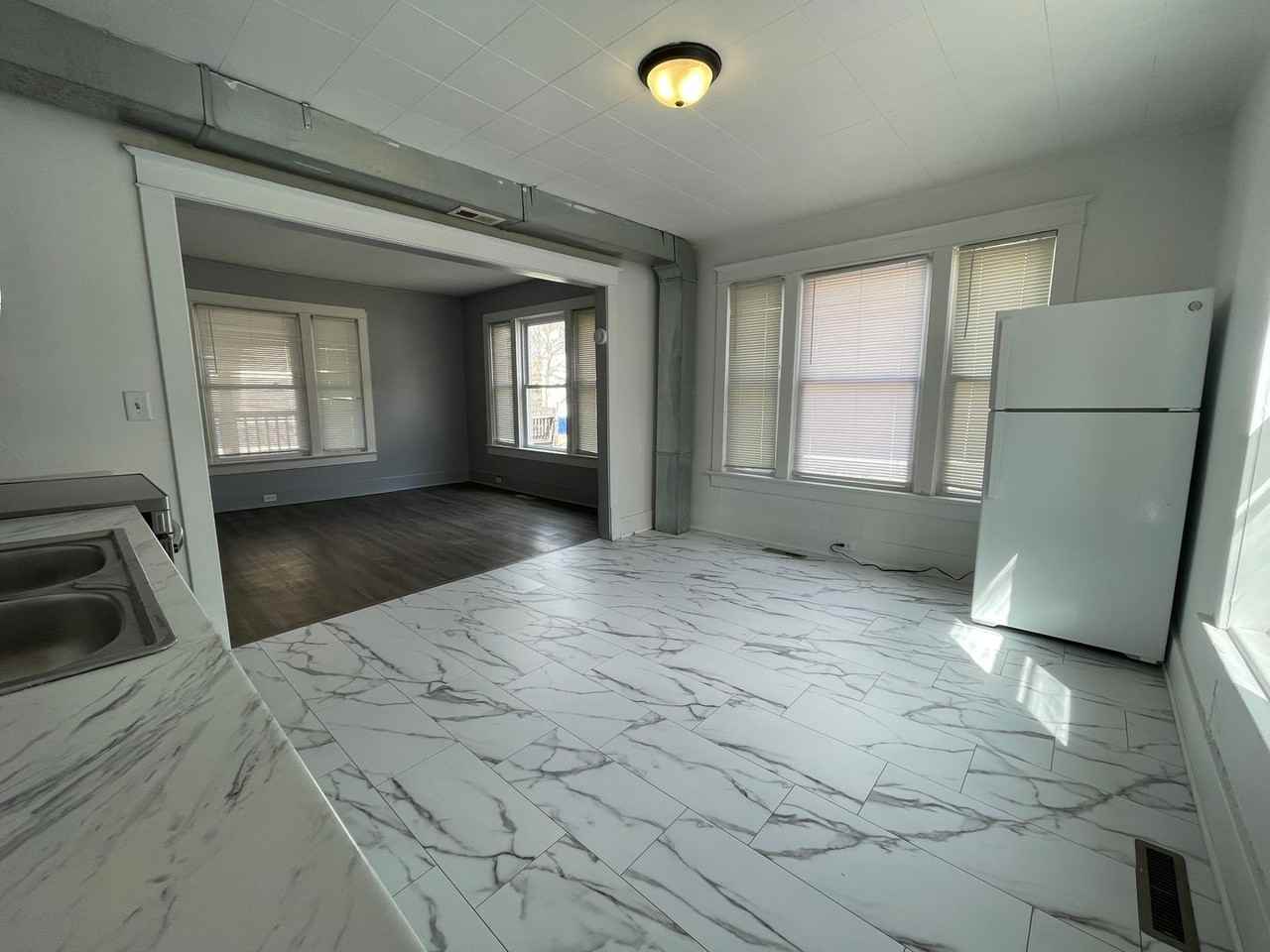 607 Grant St - Photo 7 of 28