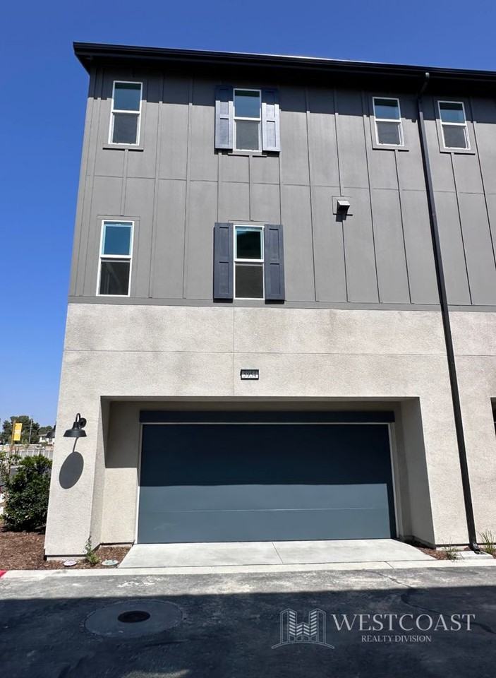 5954 Catskills Ct - Photo 2 of 37