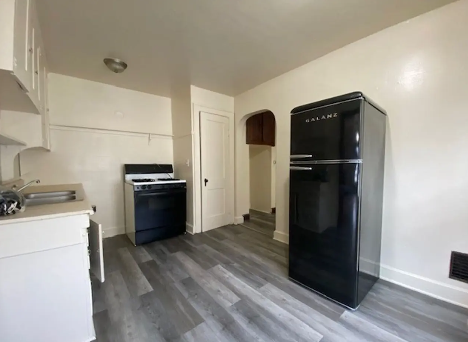 155 E Grand Ave #155-2W - Photo 4 of 8