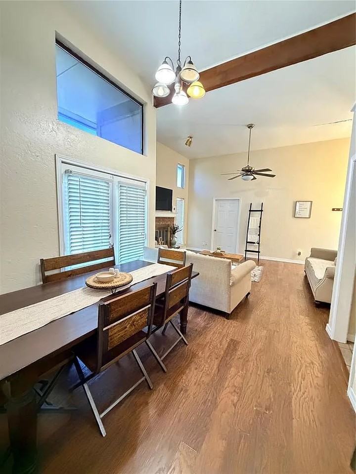 800 Ne 17th Ct #1 - Photo 4 of 11
