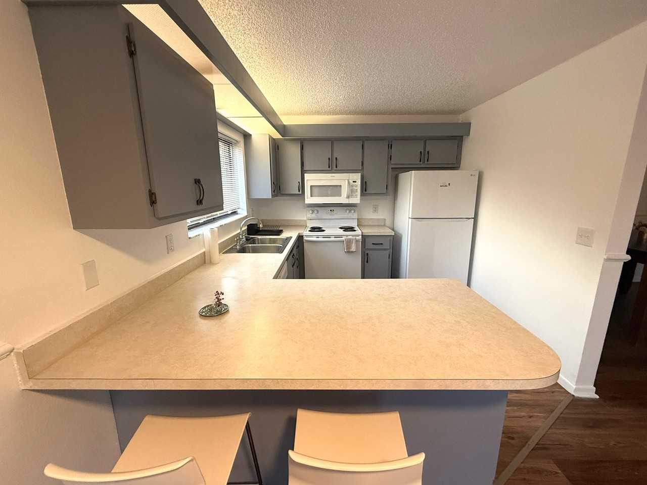 1406 Park Shore Circle - 3clientes@realtymiamigroup.comHOA HAMLET #3 - Photo 4 of 19